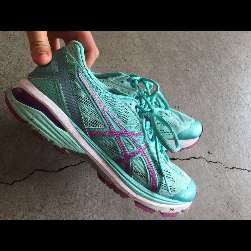 Amazing ASICS running sneakers! - Picture 3 of 4